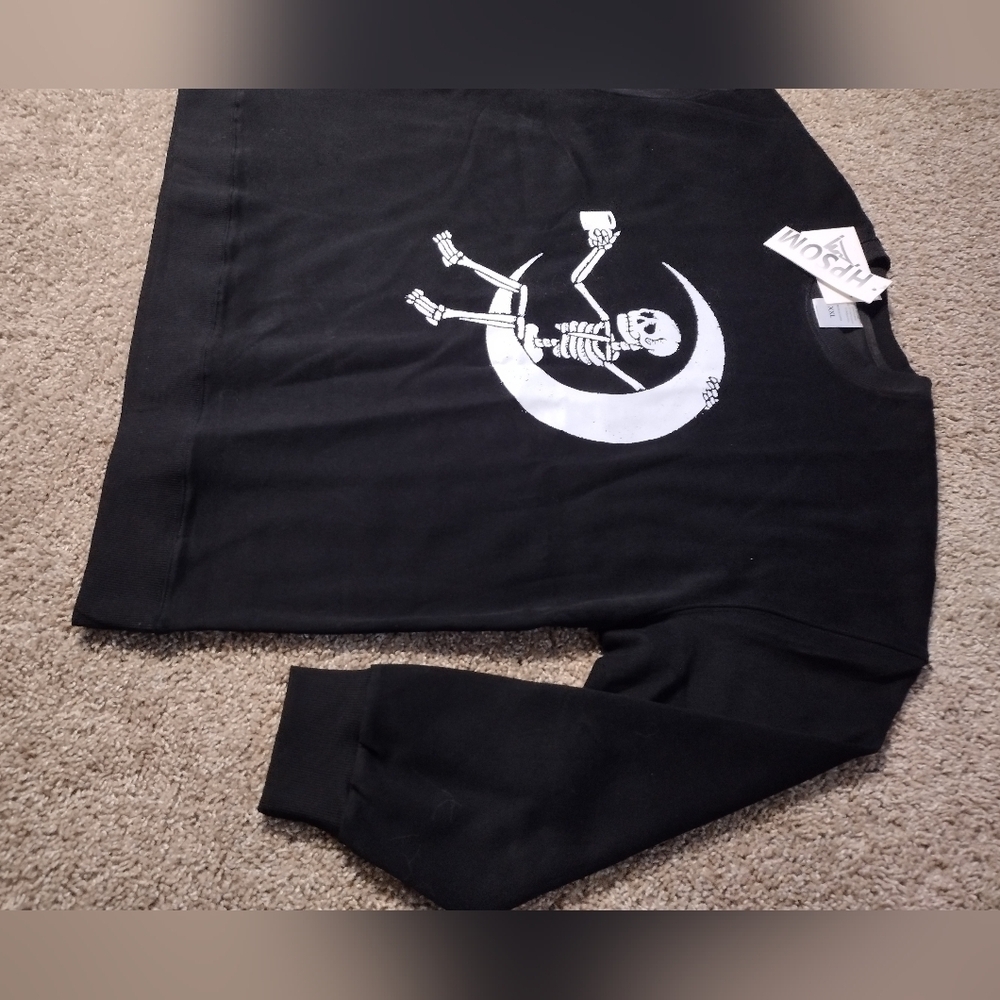 Black Skeleton Graphic Sweater - Picture 3 of 10